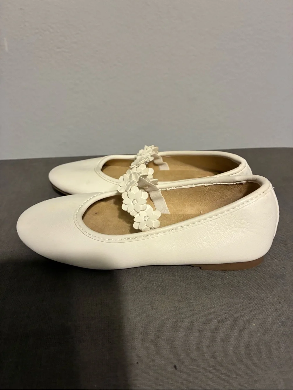 Girls White Floral Strap Mary Jane Shoes size 10